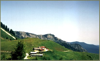 Rossteinalmen mit Kampen im Hintergrund